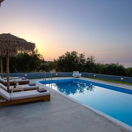 אדליאנוס קומפוס Gramvella Resort מראה חיצוני תמונה