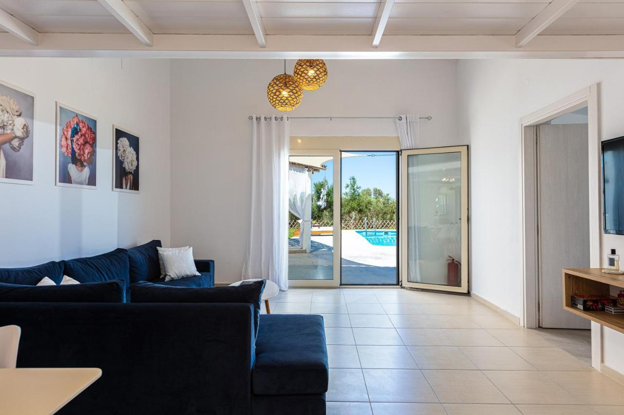 אדליאנוס קומפוס Gramvella Resort מראה חיצוני תמונה