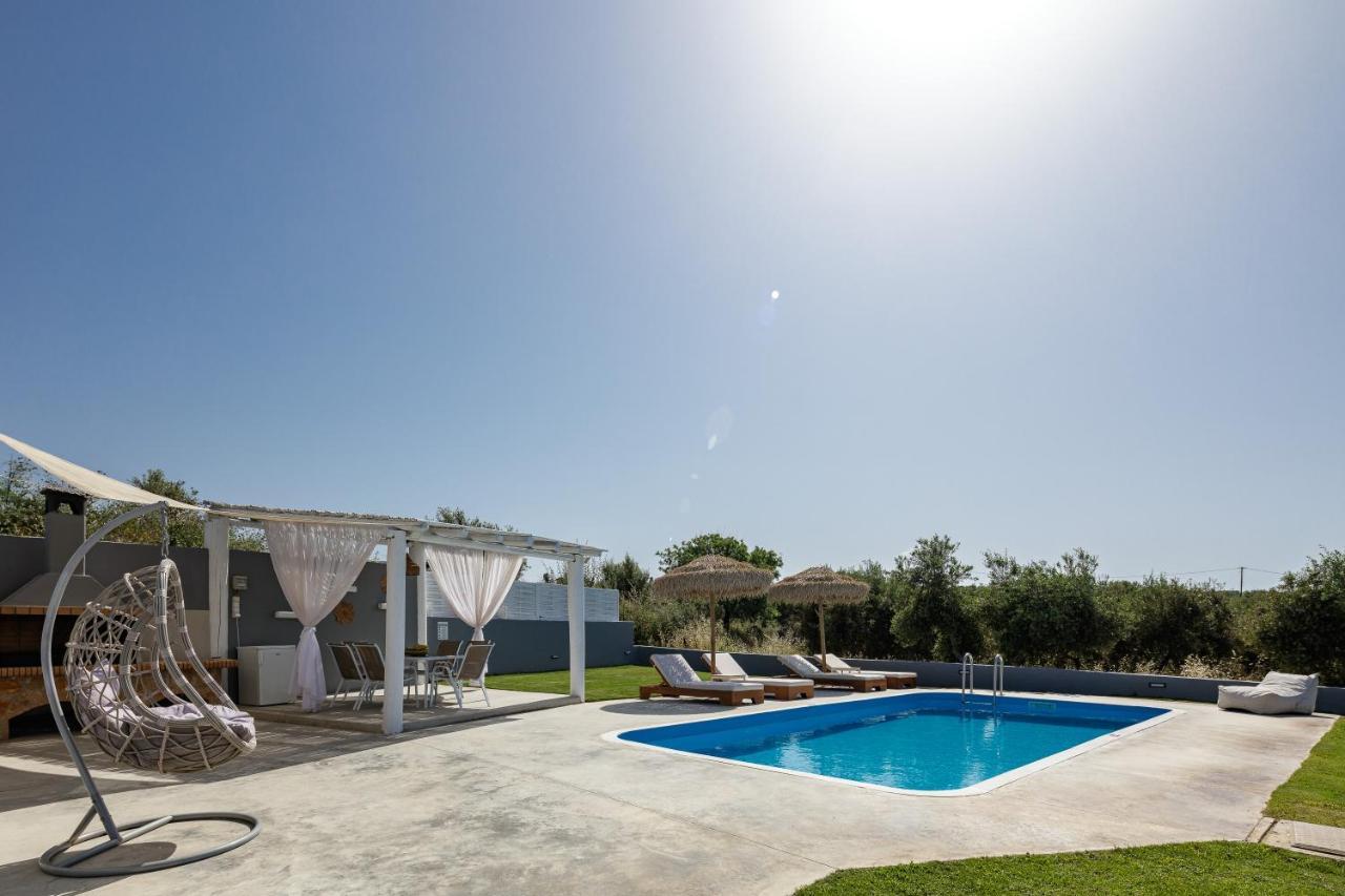 אדליאנוס קומפוס Gramvella Resort מראה חיצוני תמונה