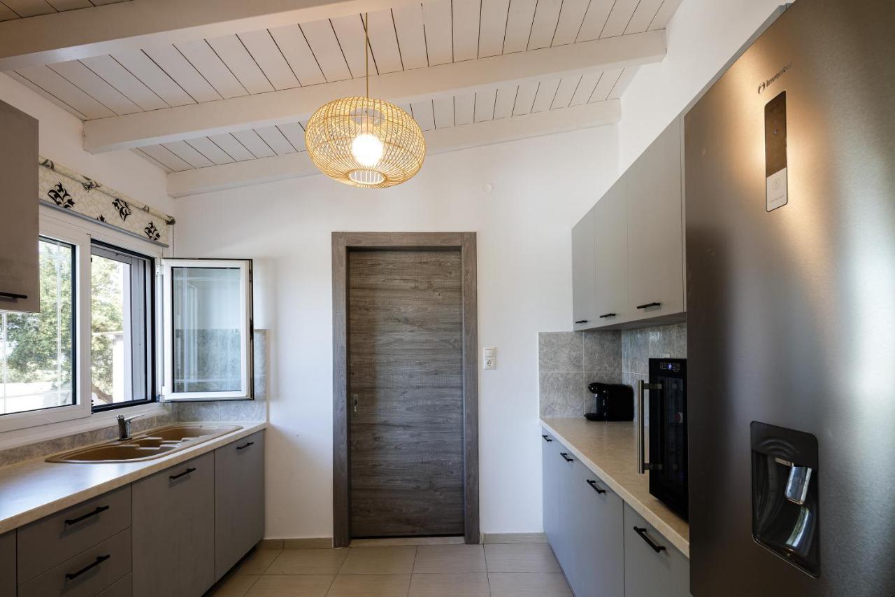 אדליאנוס קומפוס Gramvella Resort מראה חיצוני תמונה