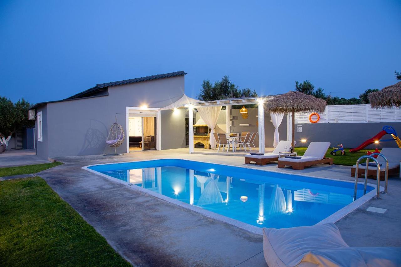 אדליאנוס קומפוס Gramvella Resort מראה חיצוני תמונה