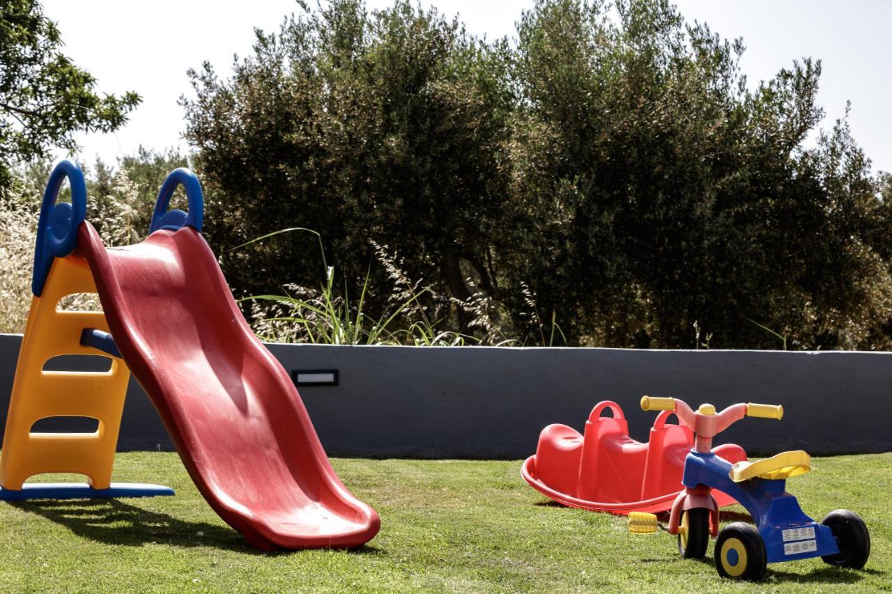 אדליאנוס קומפוס Gramvella Resort מראה חיצוני תמונה